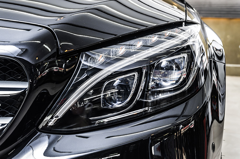 超高光沢、色の深さ